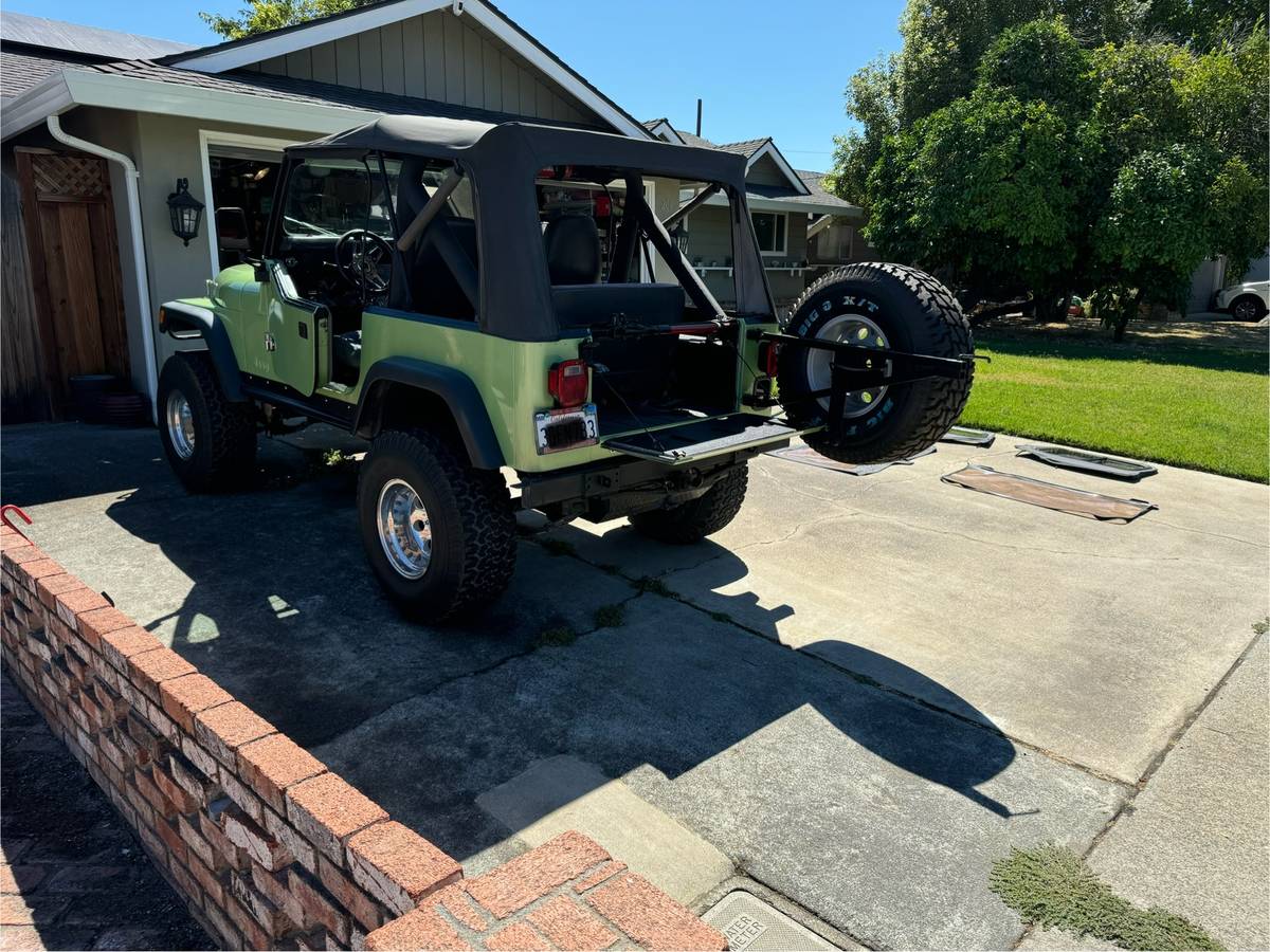 Jeep-Cj7-1982-3