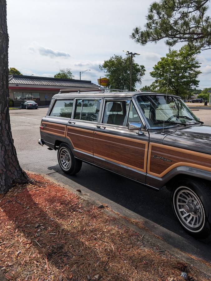 Jeep-Grand-wagoneer-1988-10