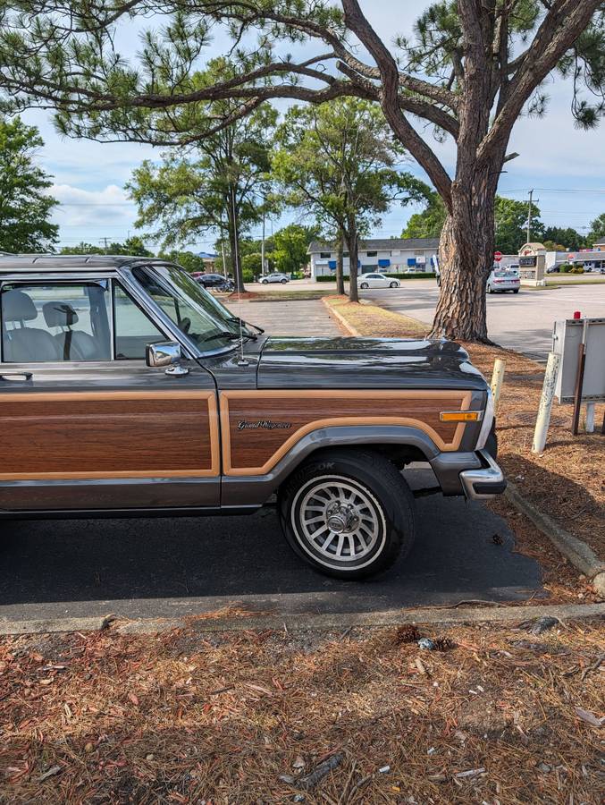 Jeep-Grand-wagoneer-1988-11