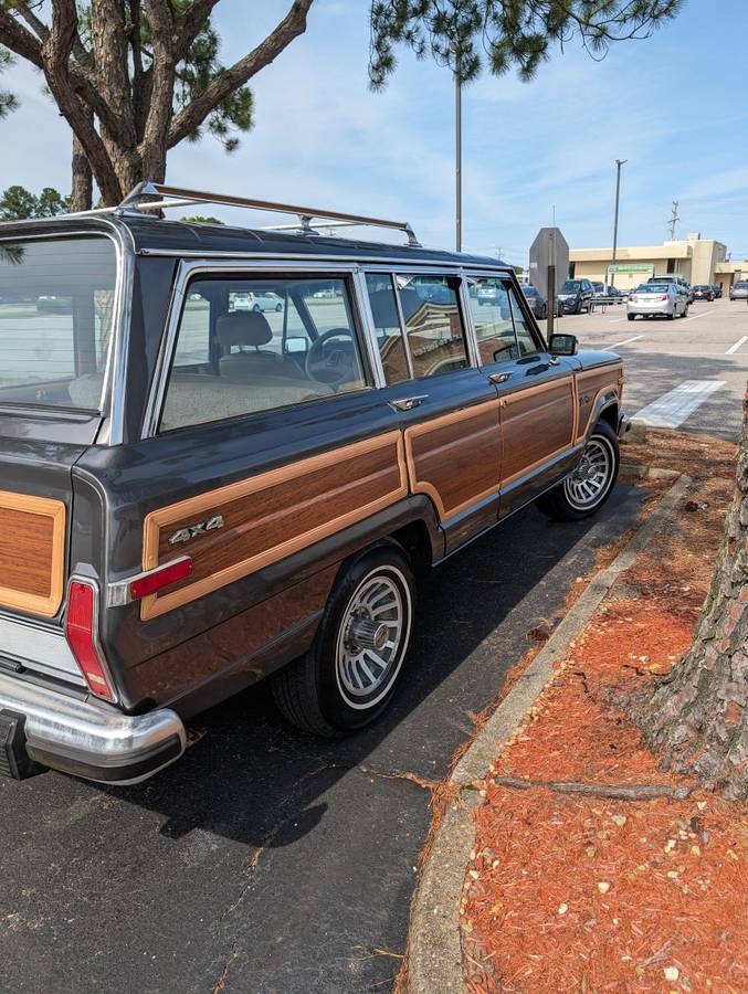 Jeep-Grand-wagoneer-1988-12