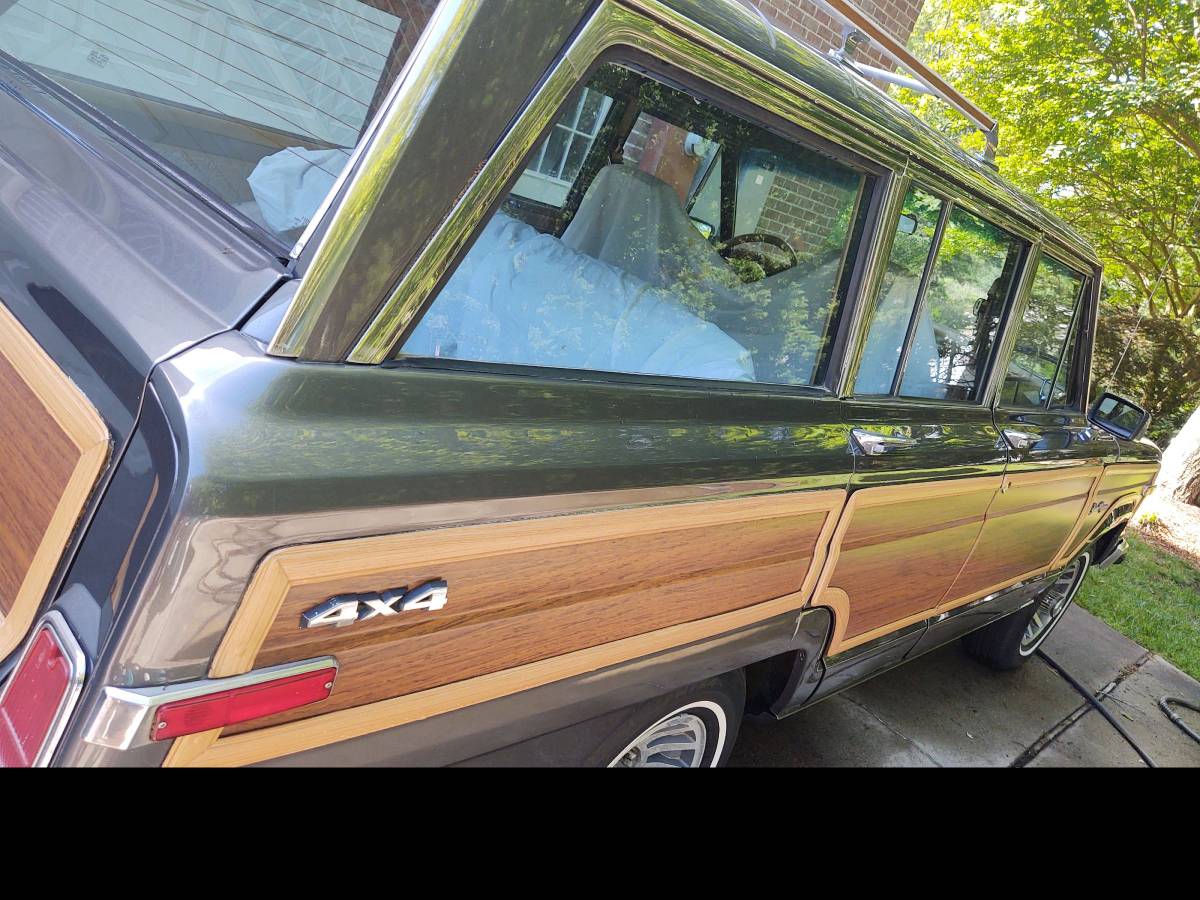 Jeep-Grand-wagoneer-1988-18