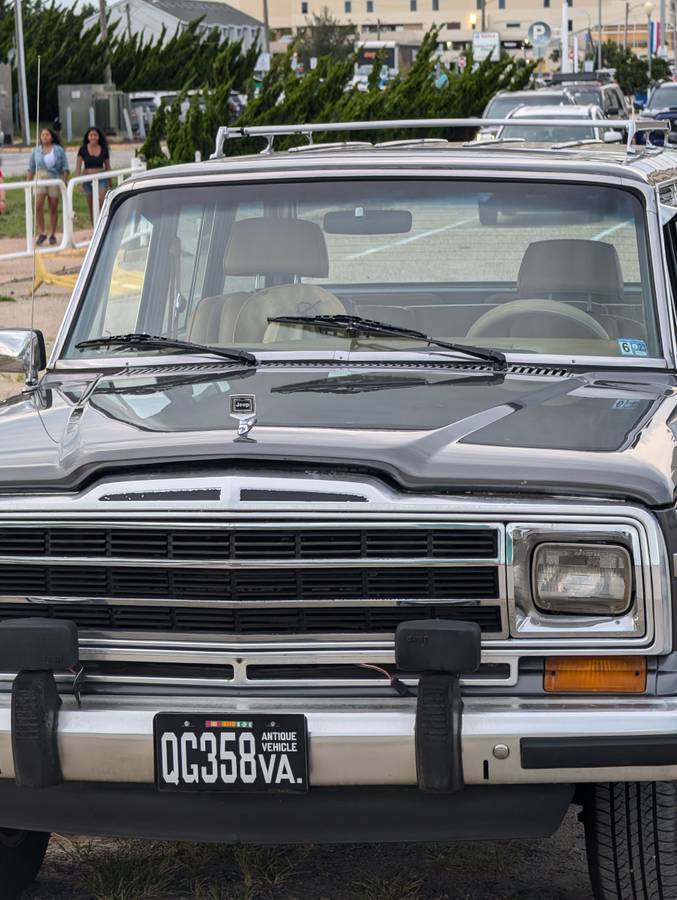 Jeep-Grand-wagoneer-1988-2