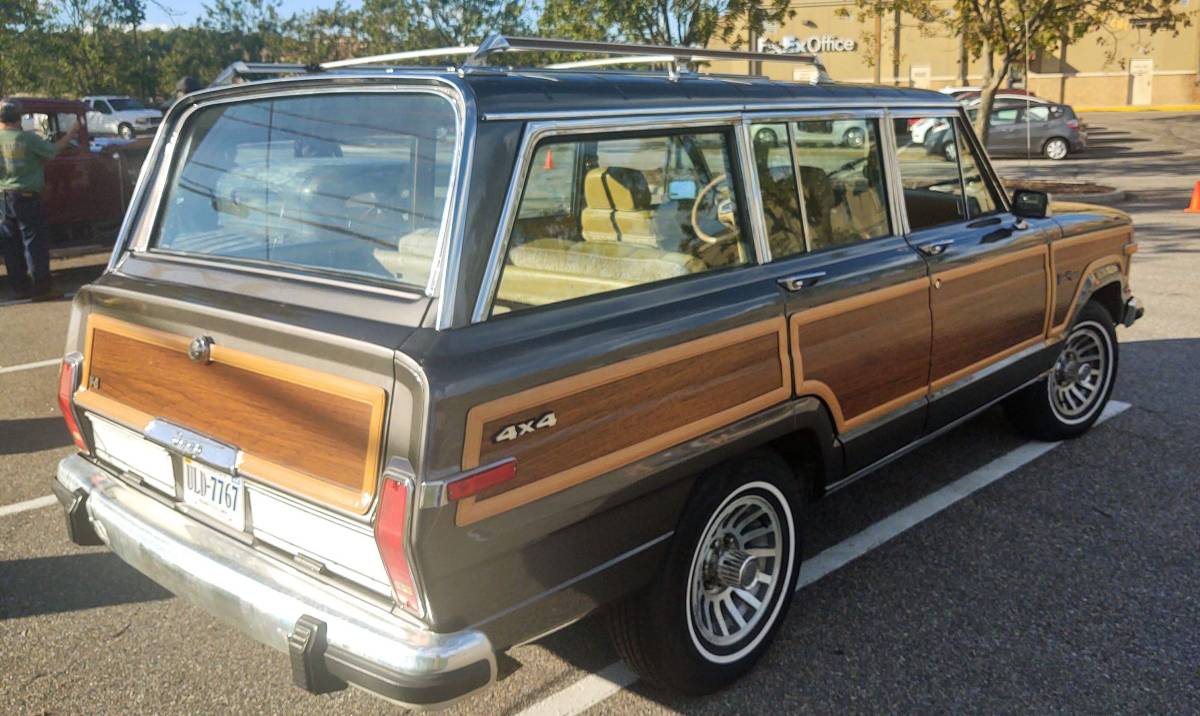 Jeep-Grand-wagoneer-1988-22