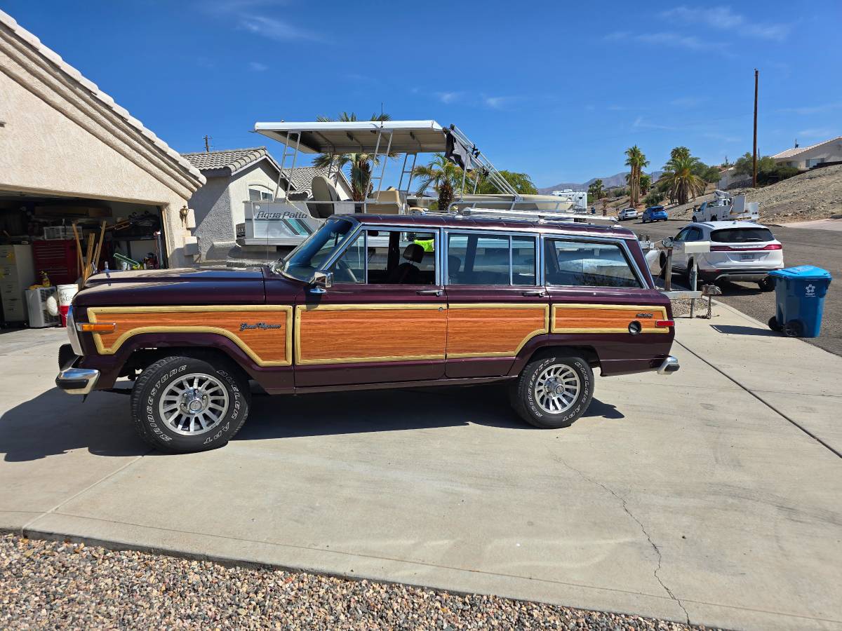 Jeep-Grandwagoneer-1988-2