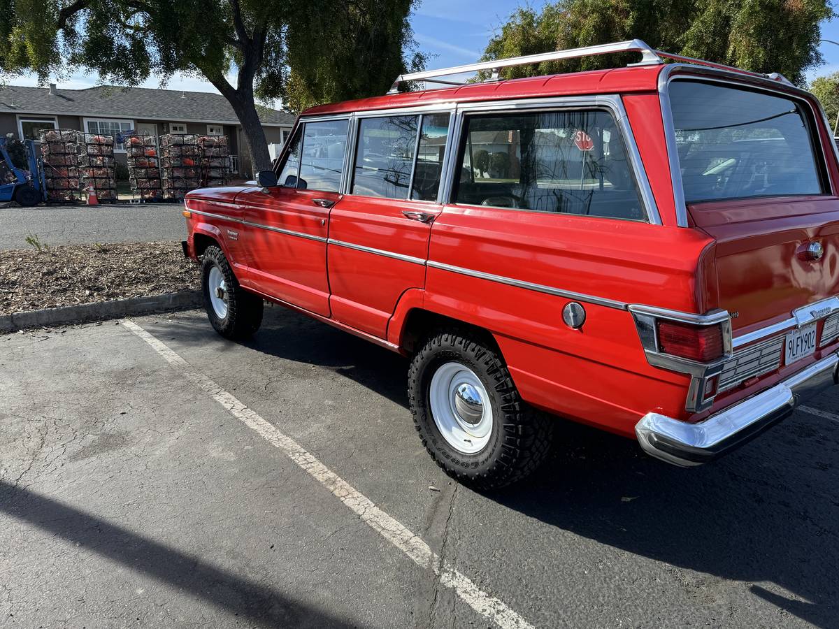 Jeep-Wagoneer-1977-2