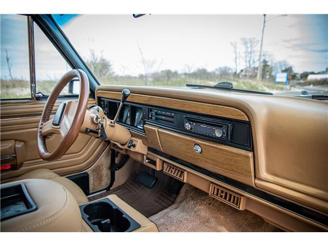 Jeep-Wagoneer-1988-36