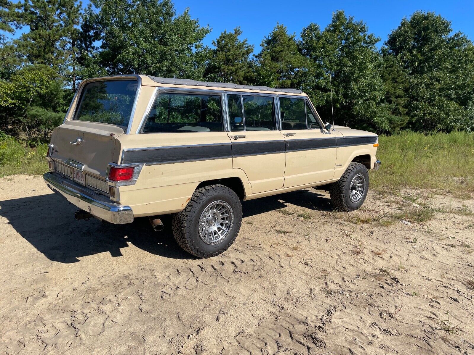 Jeep-Wagoneer-SUV-1979-2