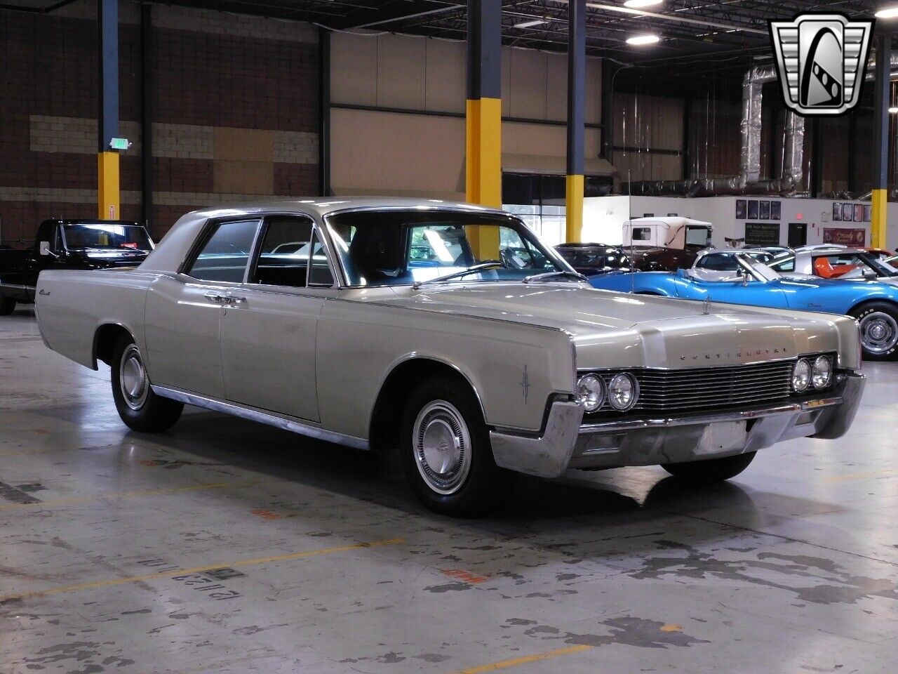 Lincoln-Continental-1966-5