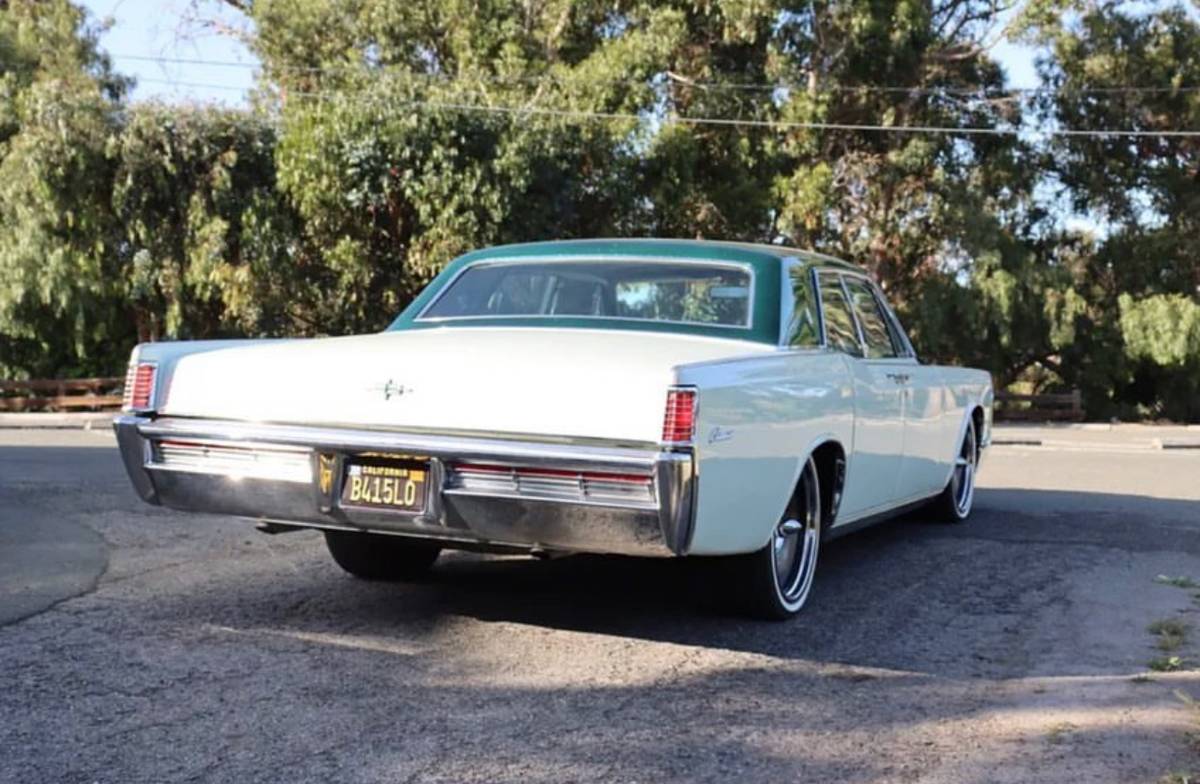 Lincoln-Continental-1968-3