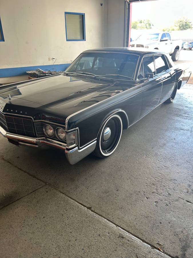 Lincoln-Continental-1969-1