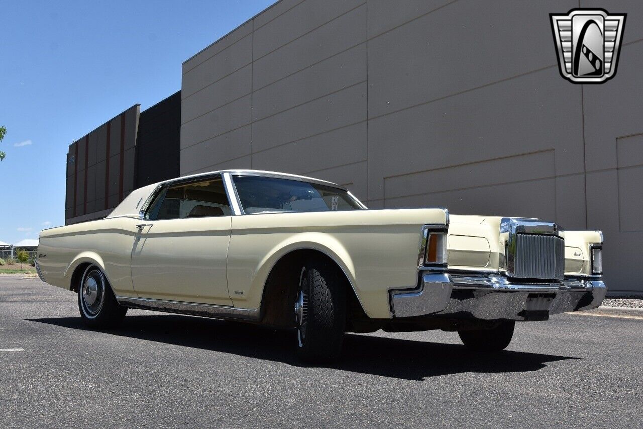 Lincoln-Continental-1970-8