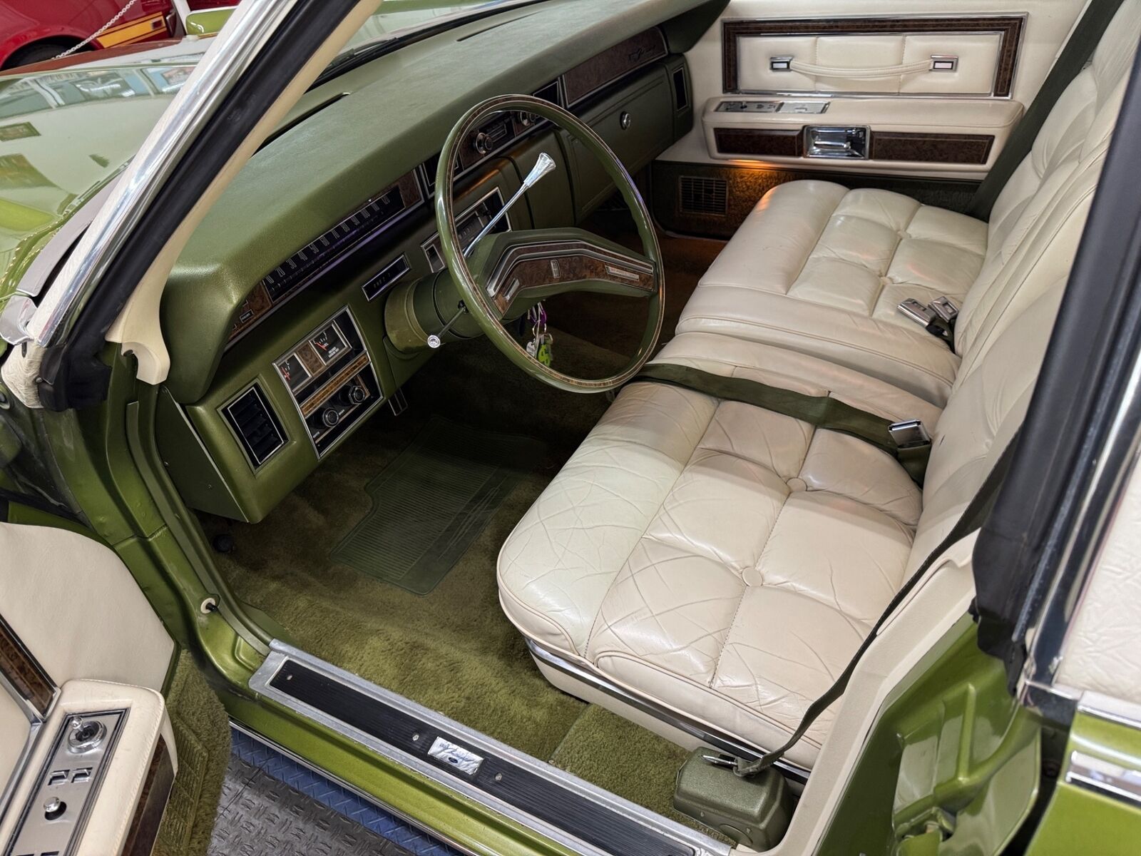 Lincoln-Continental-1975-15