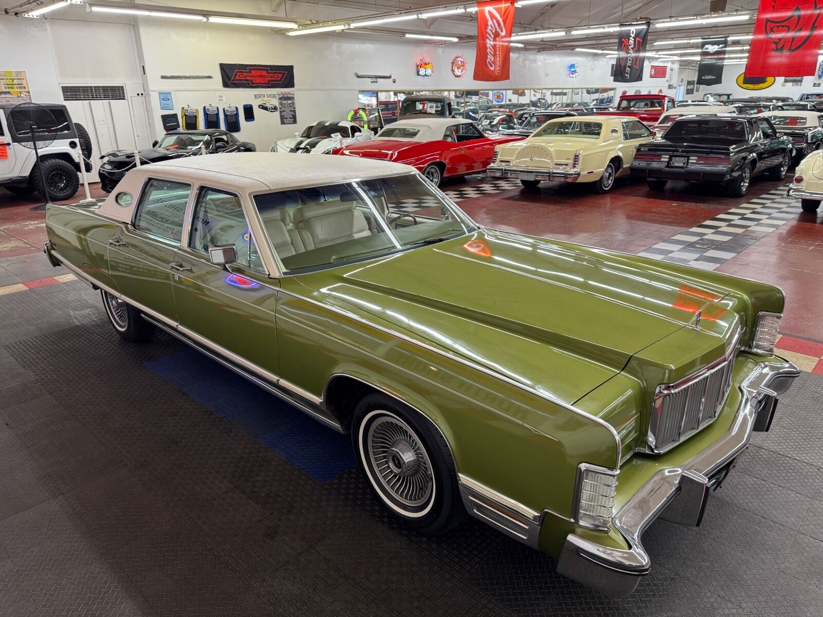 Lincoln-Continental-1975-20