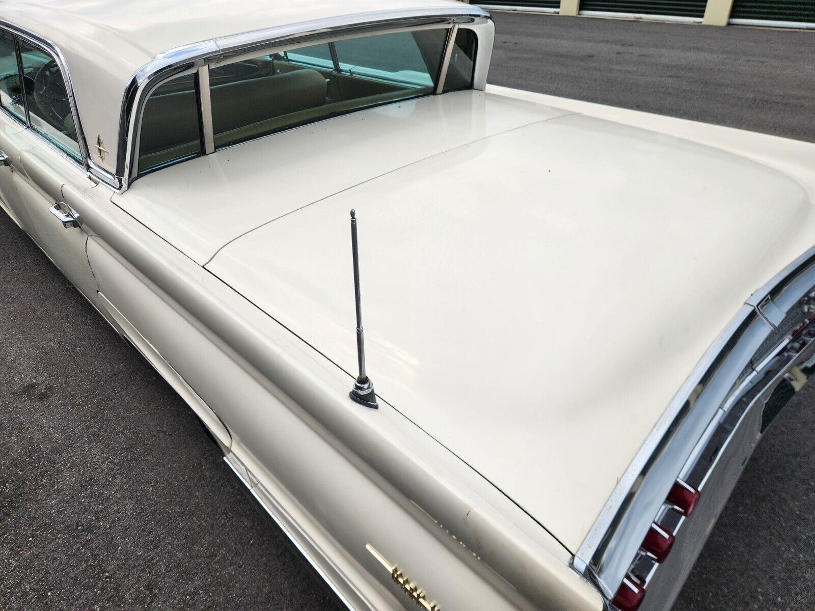 Lincoln-Continental-Berline-1960-18