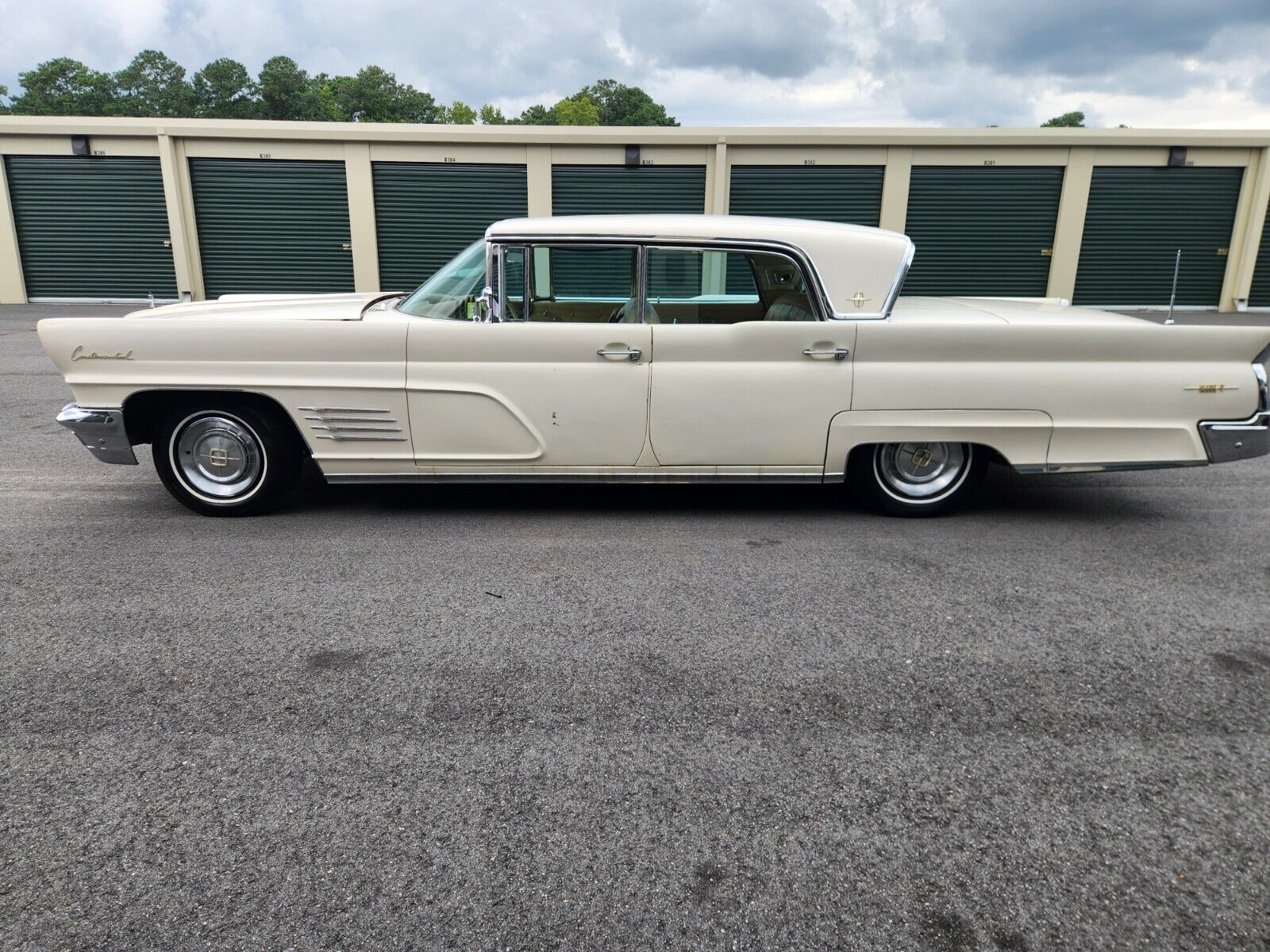 Lincoln-Continental-Berline-1960-2