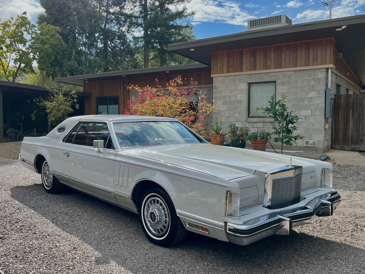 Lincoln-Continental-mark-v-1979-1