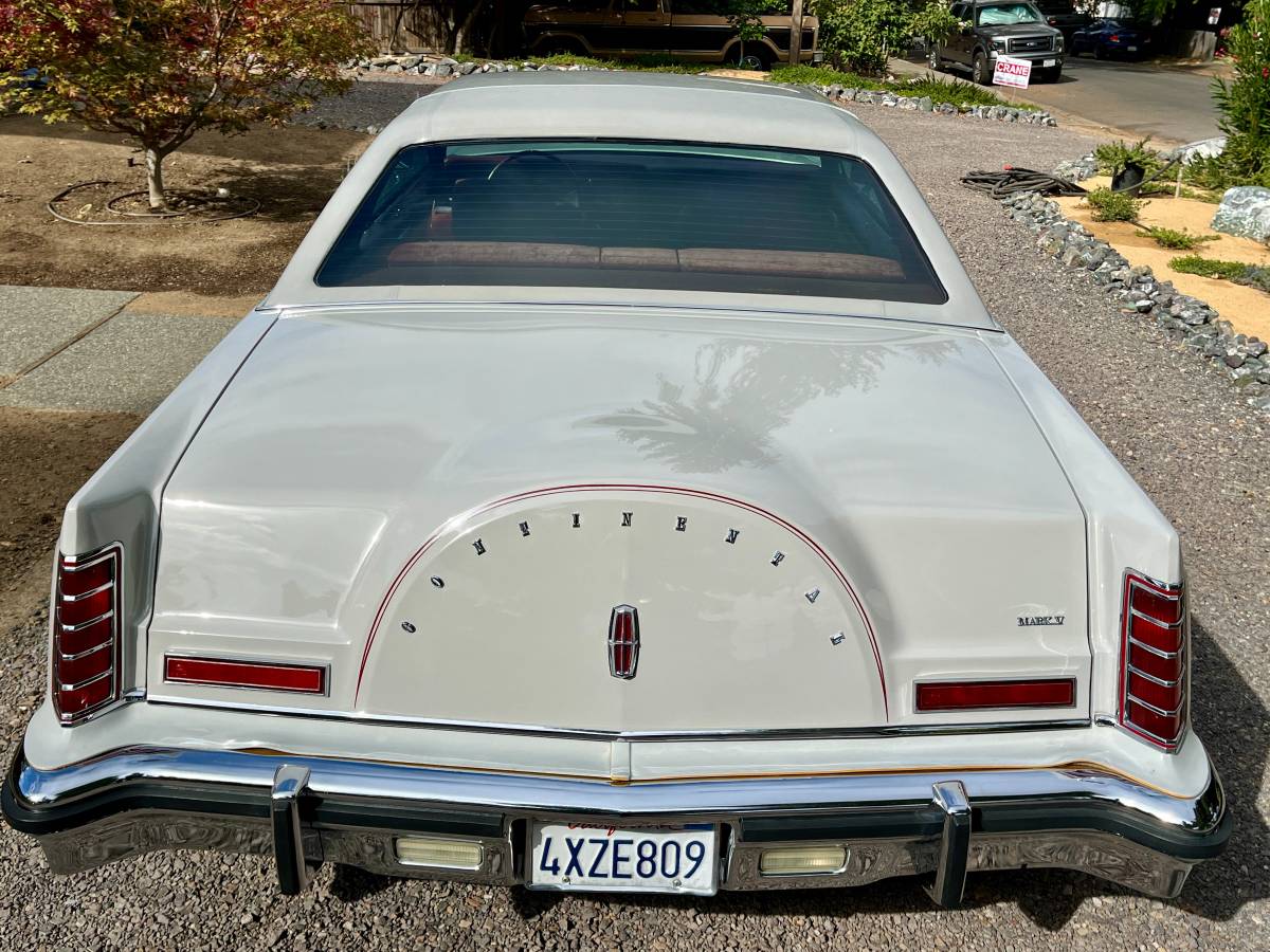 Lincoln-Continental-mark-v-1979-3