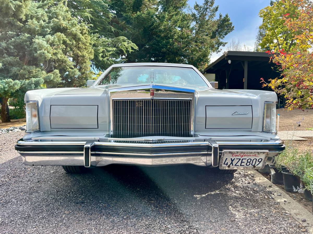 Lincoln-Continental-mark-v-1979-4