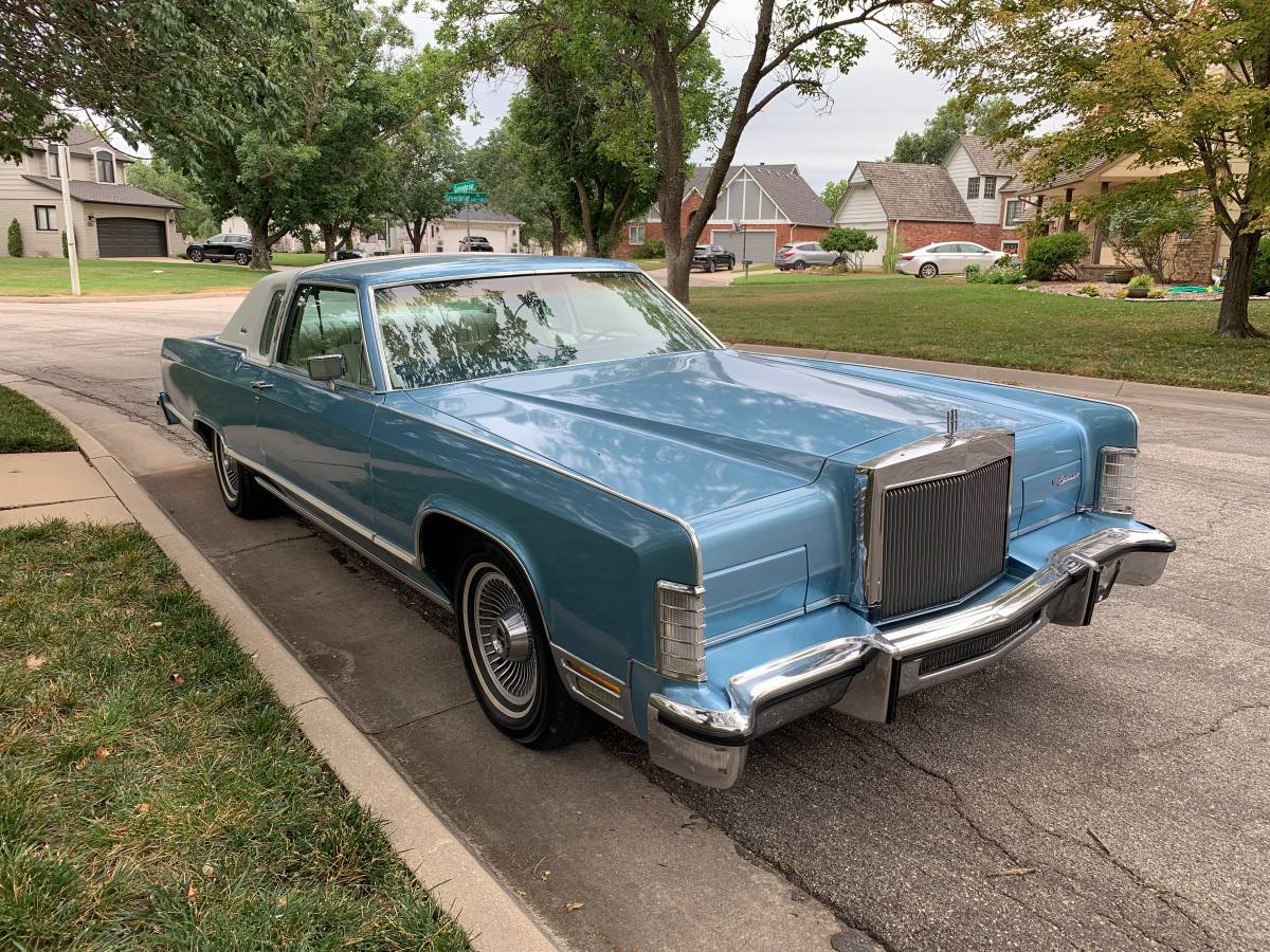 Lincoln-Continental-town-coupe-1978-2