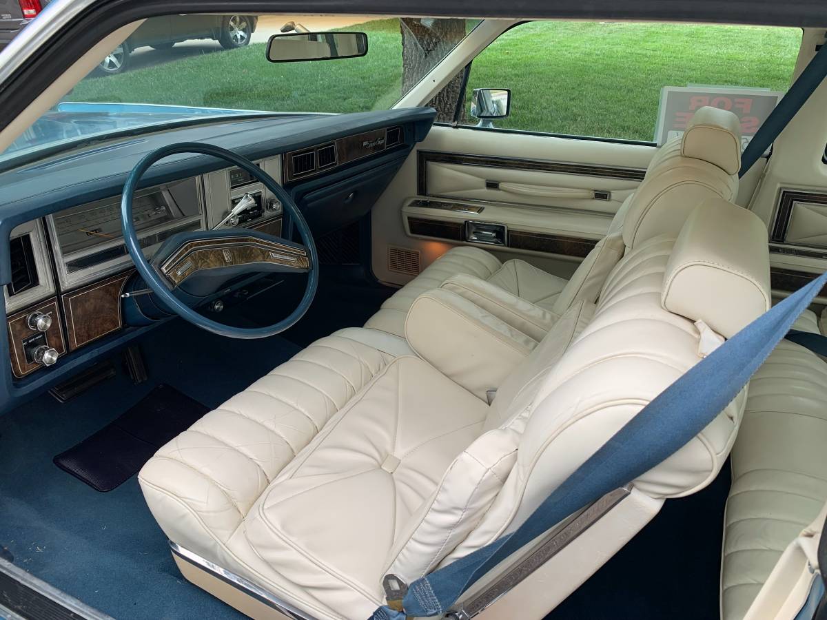 Lincoln-Continental-town-coupe-1978-4