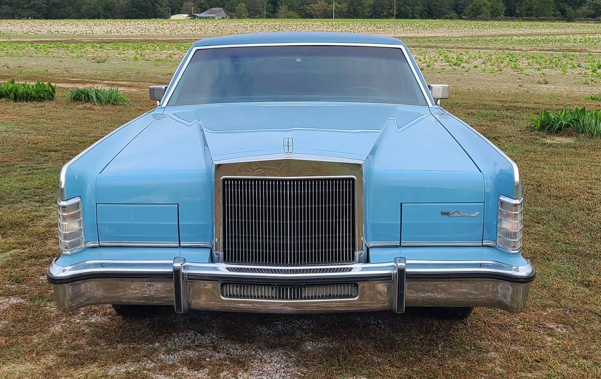 Lincoln-Continental-town-coupe-1979-1