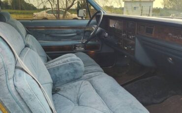 Lincoln-Continental-town-coupe-1979-15