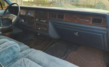 Lincoln-Continental-town-coupe-1979-16