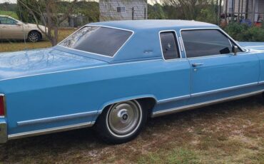 Lincoln-Continental-town-coupe-1979-2