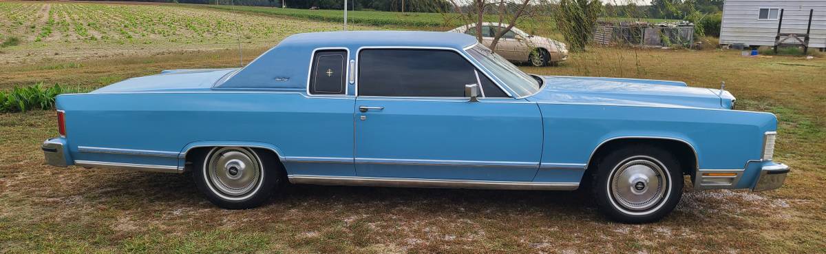 Lincoln-Continental-town-coupe-1979-3