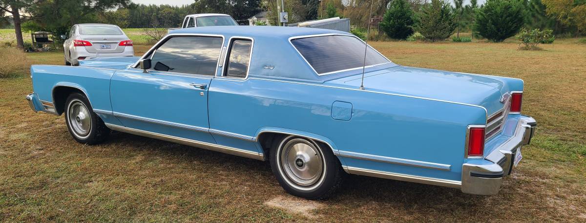 Lincoln-Continental-town-coupe-1979-5