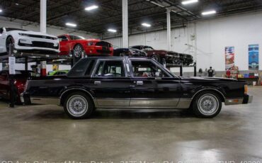 Lincoln-Town-Car-1989-6