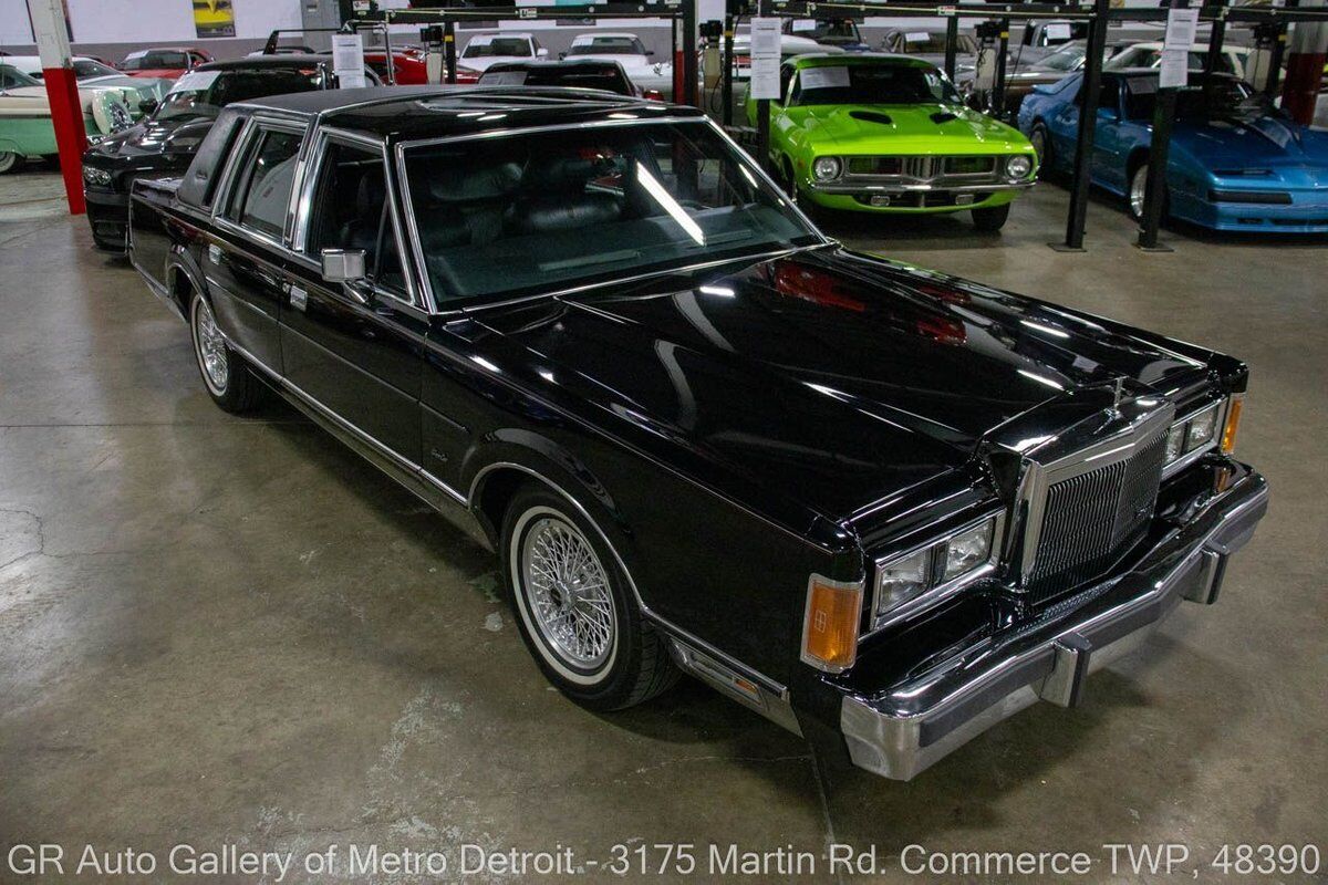 Lincoln-Town-Car-1989-7