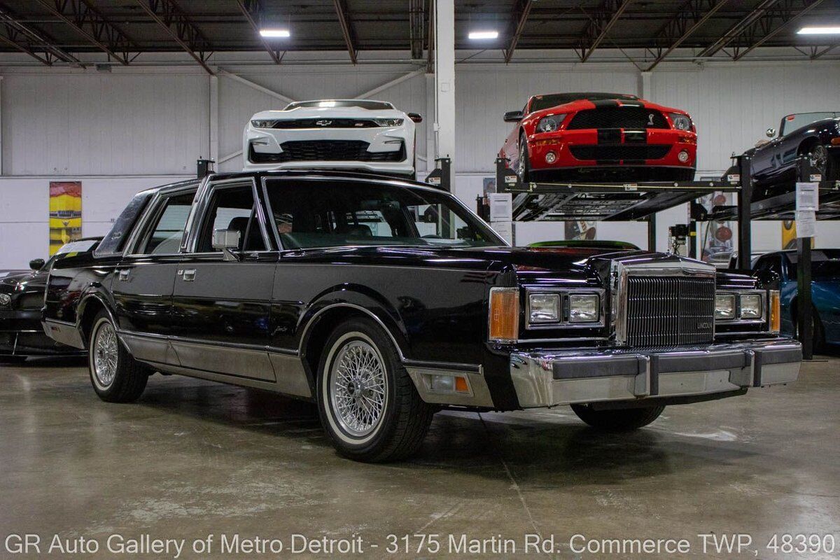 Lincoln-Town-Car-1989-8