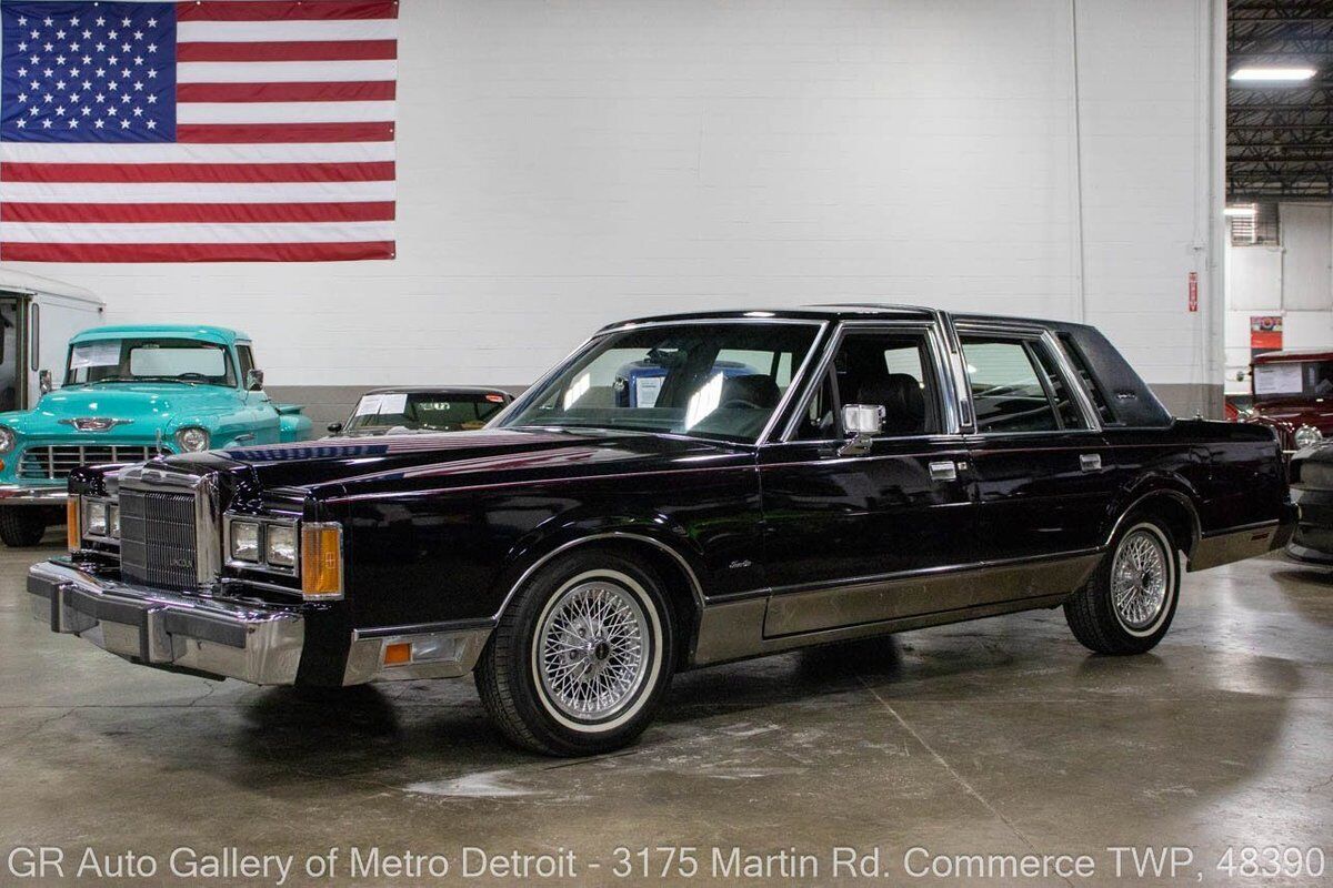 Lincoln Town Car  1989