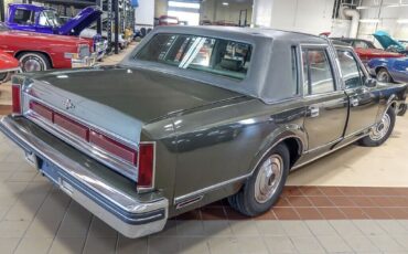 Lincoln-Town-Car-Berline-1984-10