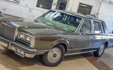 Lincoln-Town-Car-Berline-1984-4