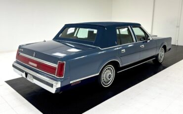 Lincoln-Town-Car-Berline-1987-4