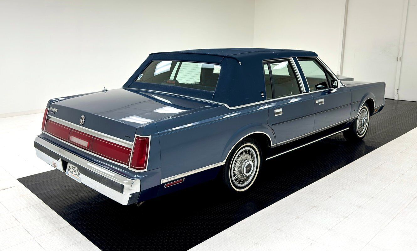 Lincoln-Town-Car-Berline-1987-4