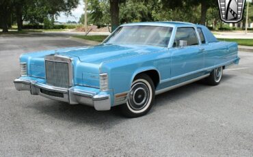 Lincoln-Town-Car-Coupe-1977-4