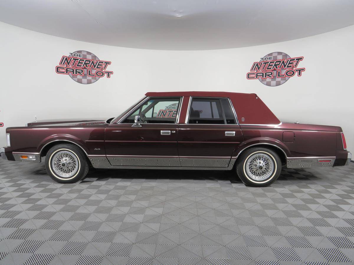 Lincoln-Town-car-1988-3