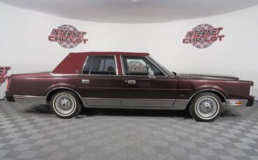 Lincoln-Town-car-1988-7