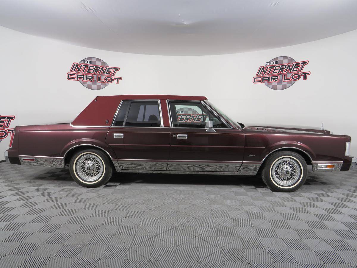 Lincoln-Town-car-1988-7