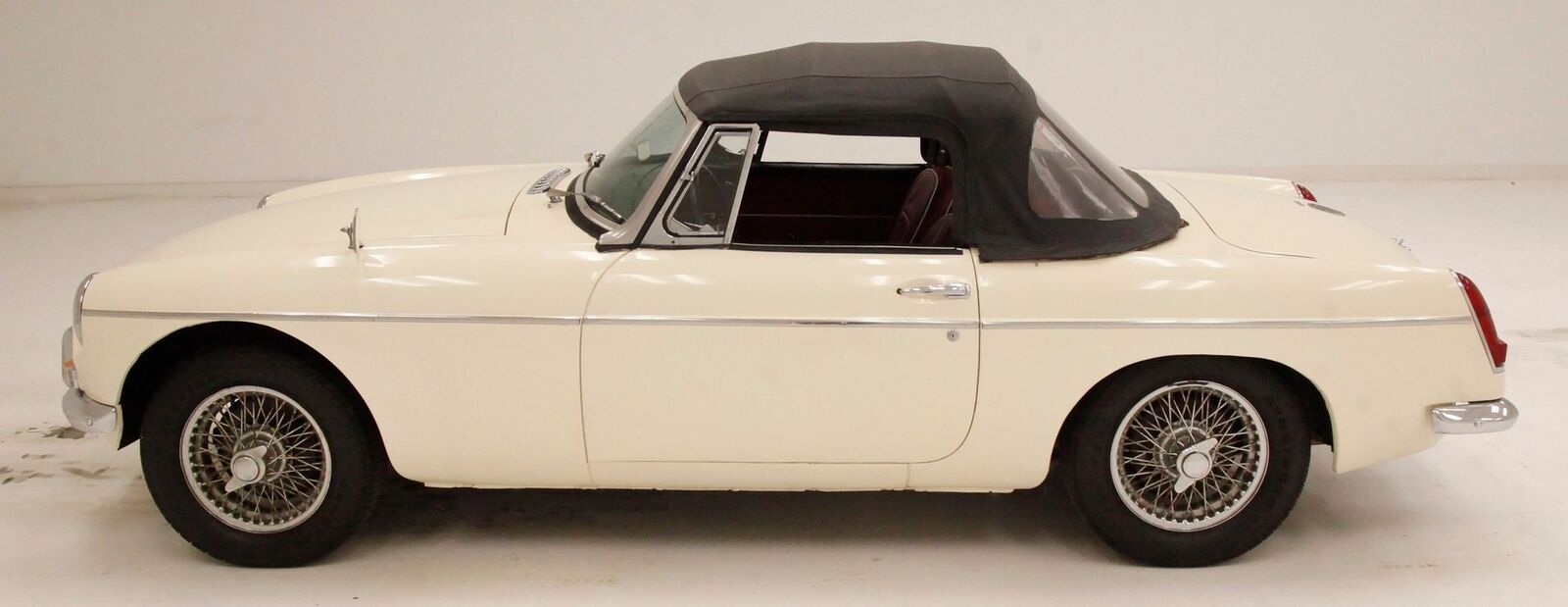 MG-MGB-Cabriolet-1964-2