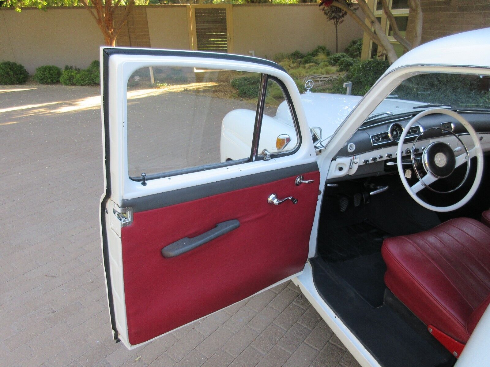 Mercedes-Benz-190-Series-Berline-1960-12