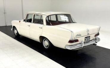 Mercedes-Benz-190Dc-Berline-1965-2