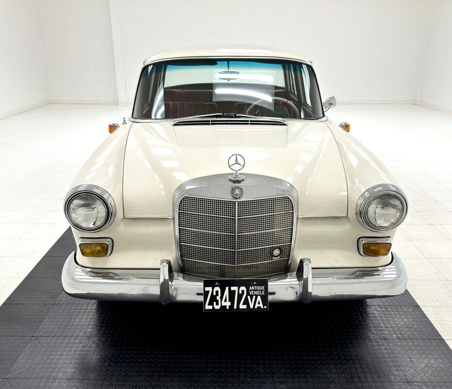 Mercedes-Benz-190Dc-Berline-1965-7