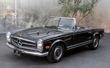 Mercedes-Benz-200-Series-1968-7