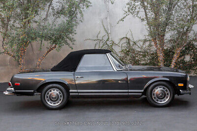 Mercedes-Benz-200-Series-1968-9