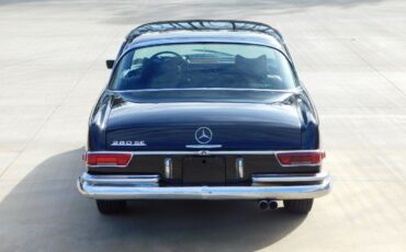 Mercedes-Benz-200-Series-1969-6