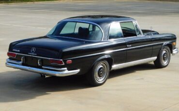 Mercedes-Benz-200-Series-1969-7